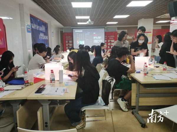 信捷策路 毕业季不迷茫，越秀洪桥街就业驿站送上AI特别课程