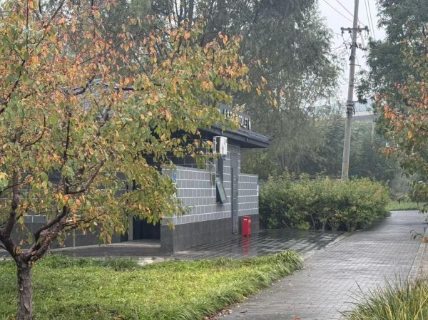 A股策略 公园公厕建好两年未开，多部门协调终让游客得以方便